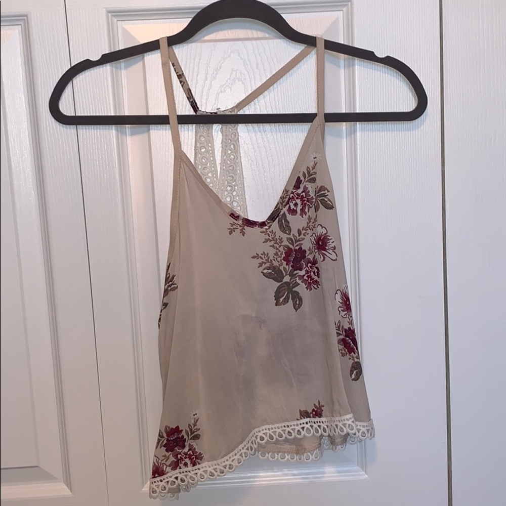 Flowy top w/ pretty flower print. Brand New!